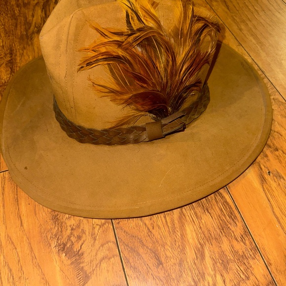 Vintage DP Studs Tan Fedora with Feather Accent